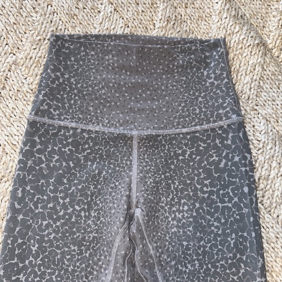Lululemon printed leggings - Picture 2 of 9
